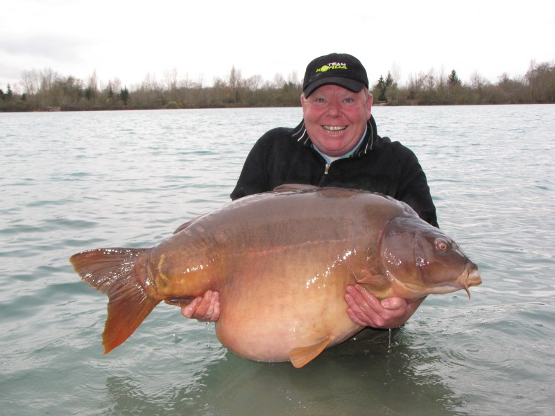 Billy the golfer with a cold water Nov capture of this magnificant fish @ just under 79lb
