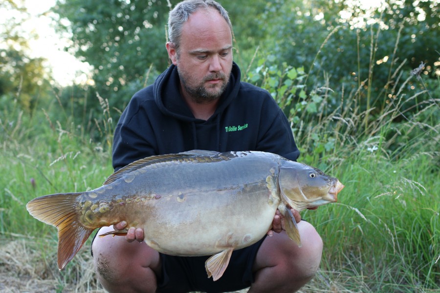 Kris Deams with Legalized at 25lb 8oz from Stock Pond 15.06.19
