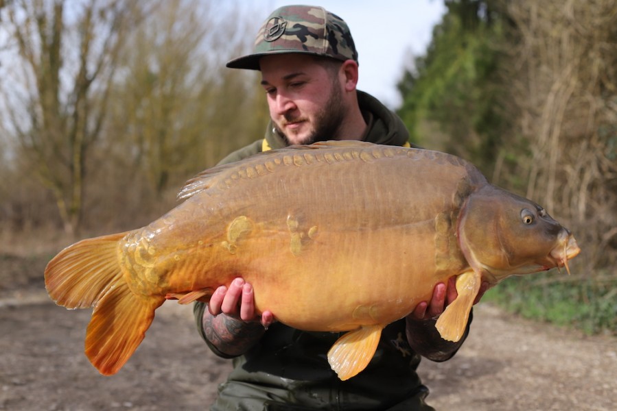 Luke Cornelius with Little b at 35lb8oz from Co's Point 24.3.18