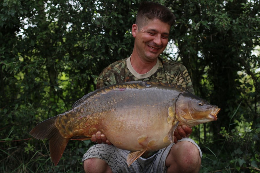 Tom Van Cantfort with Roger at 22lb from Tree line 15.06.2019