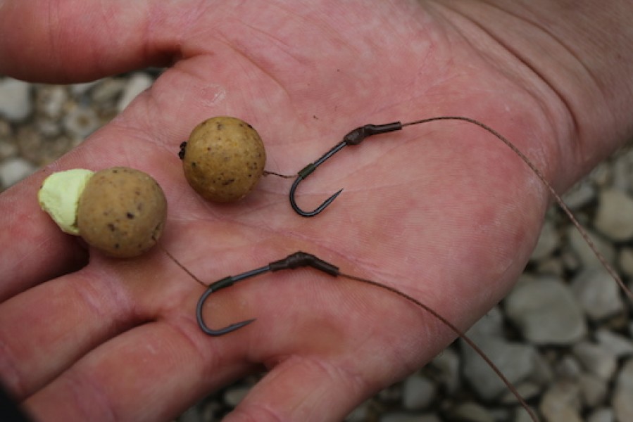 Some anglers prefer tubing on the shank of the hook, instead of using rig rings.