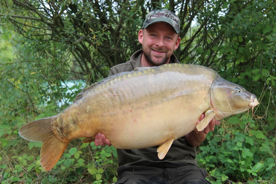 Damian with the bearded lady 53.08lb Co's September 2013