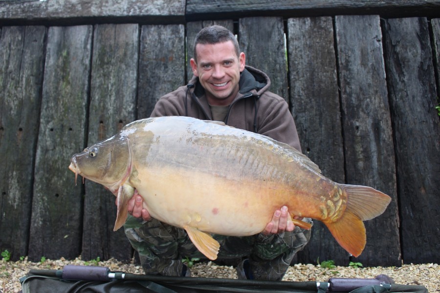 Liam with a 32.08 lbs Mirror