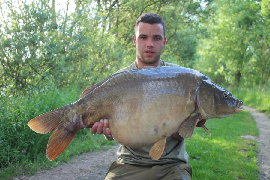 Sam with his 36.08lb Mirror from Alamo