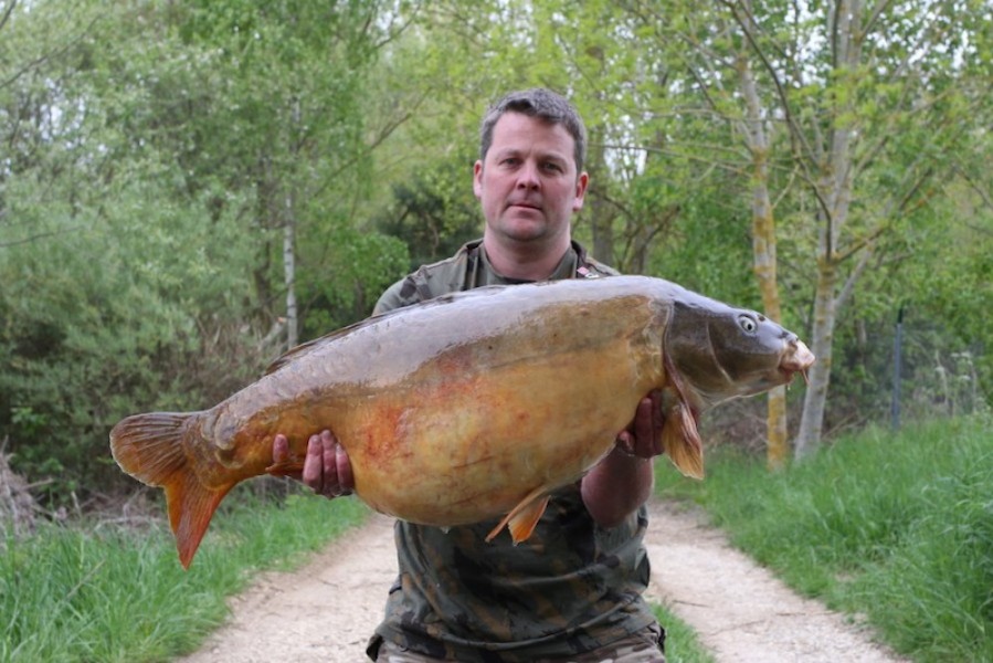 John Hardy with The Godfather of Soul at 39lb 8oz from The Stink 22.4.17