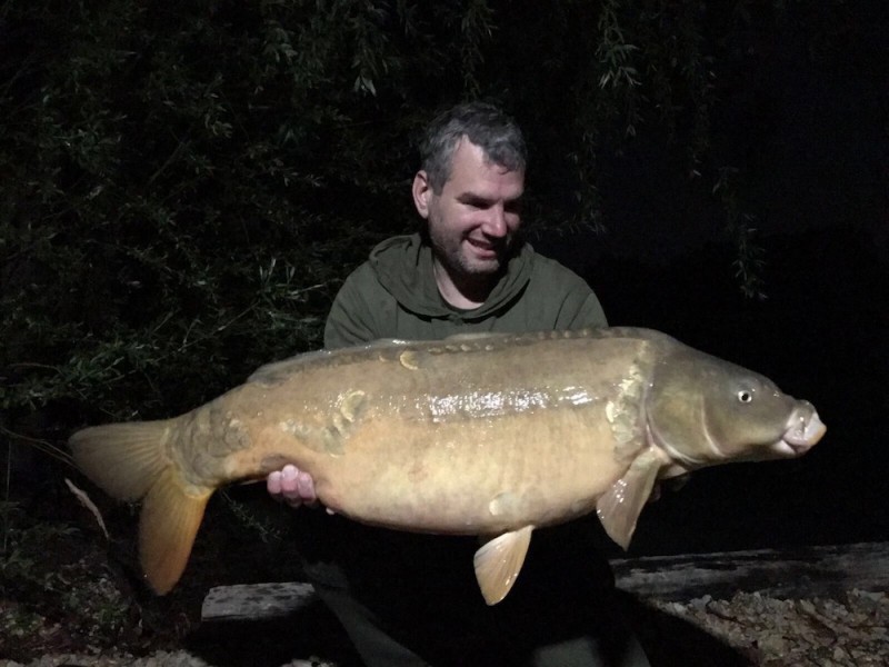 Lee Jenkinson with a 29lb Mirror from The Alamo 29.4.17