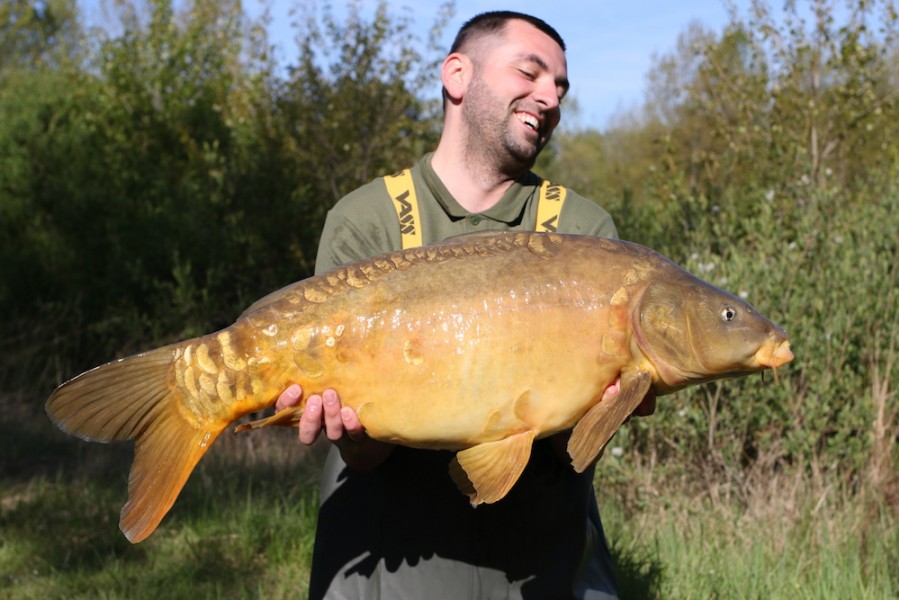 Radu Mitrea with The Decoy at 27lb 8oz from Alcatraz 22.4.17