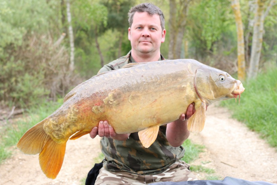 John Hardy with Yorkie at 30lb 4oz from The Stink 22.4.17