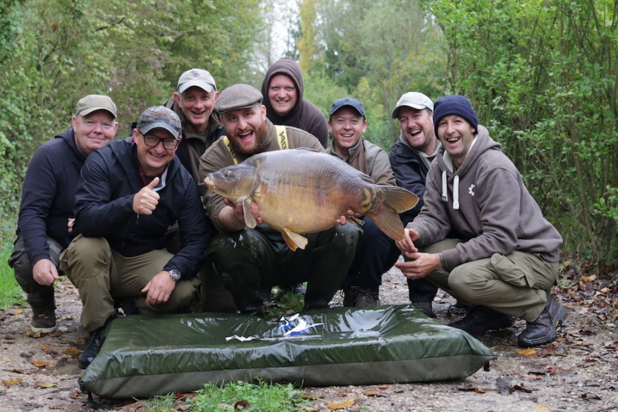 Denni and the gang with his first Gigantica Carp