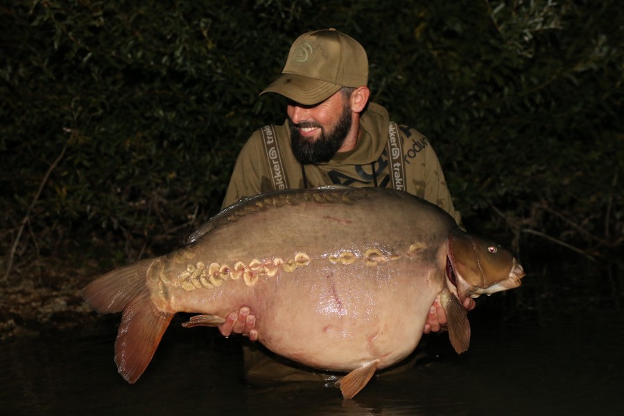 Super stocky!!!! The first 50lb stocky here's Roy with "Dustbin" at a colossal 53lb 8oz.......