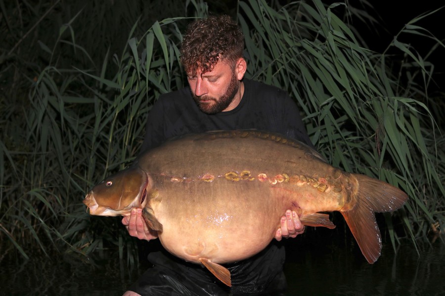 Biggest stocky in the pond this one, Mike sited with "The Dustbin" at 53lb........