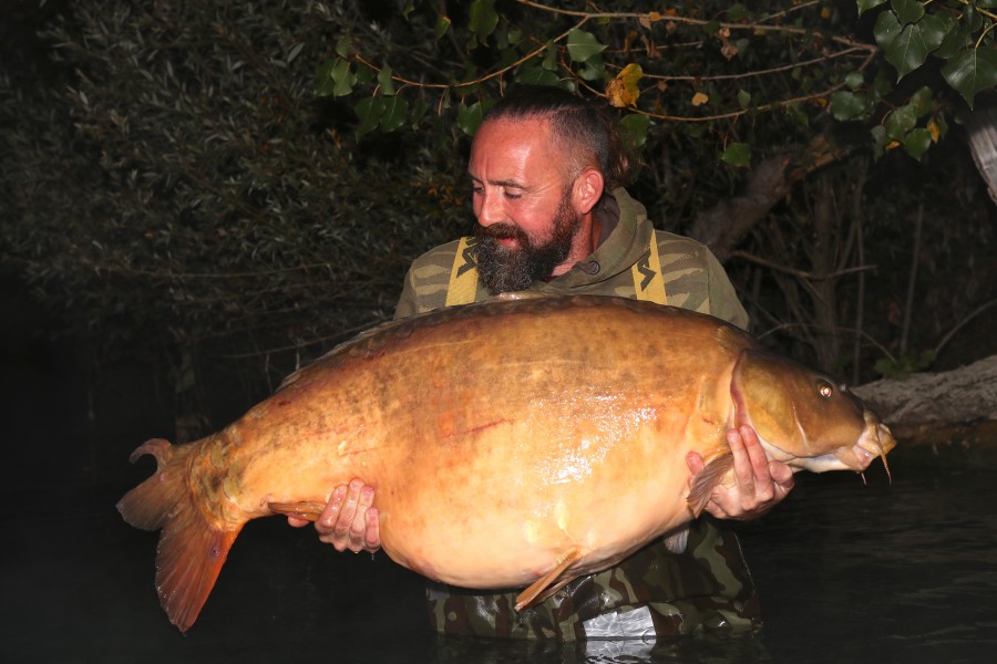Mr Clarke with a sizzler of a carp.....Danish Bacon at 72lb 4oz......