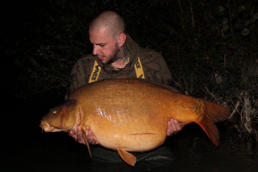 Geoff stuck it out and was rewarded with "Baby Brutus" at 54lb........