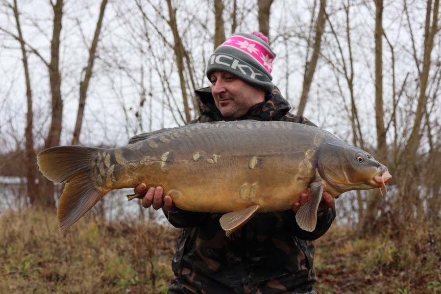 Lee in Pole with The Jewel weighing 24lb